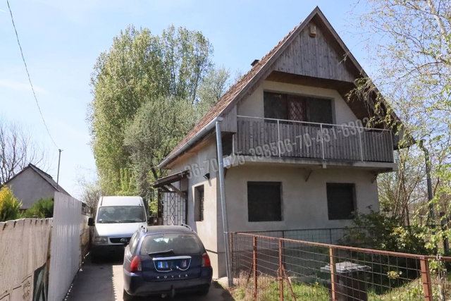 Eladó családi ház, Pilisen 25.5 M Ft, 2 szobás