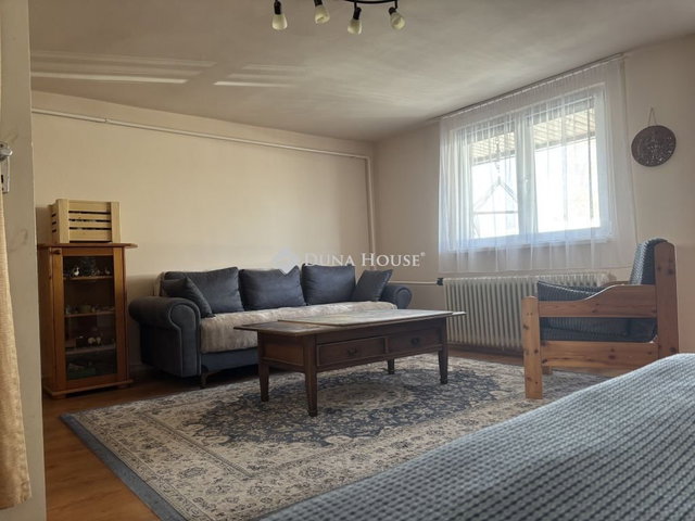 Eladó családi ház, Dorogon 65 M Ft, 7 szobás