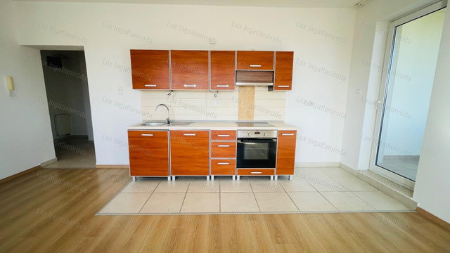 Kiadó téglalakás, albérlet, Komáromban 179 E Ft / hó, 2 szobás