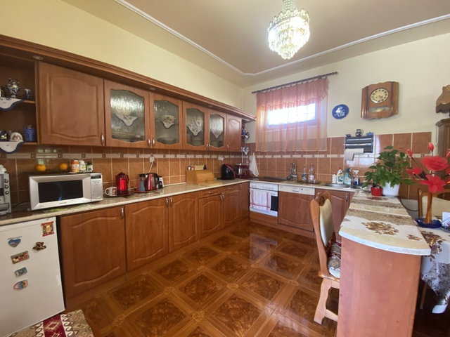Eladó családi ház, Pécsett 89.9 M Ft, 4 szobás
