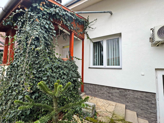 Eladó üzlethelyiség, Debrecenben 199.9 M Ft, 6 szobás