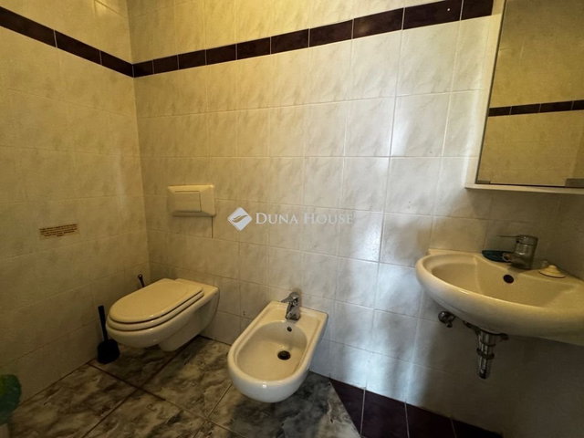Kiadó ikerház, albérlet, Budapesten, III. kerületben, 5 szobás