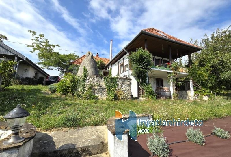 2 bed · 4843m² · 91.000.000 ft