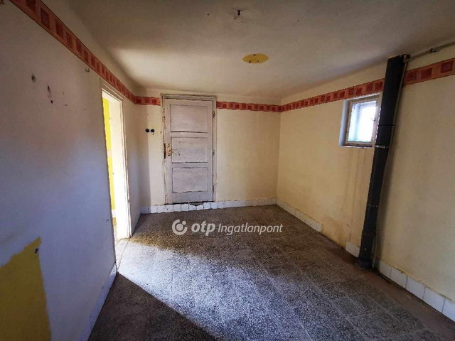 Eladó családi ház, Karancskeszin 12 M Ft, 4 szobás