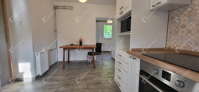 Eladó családi ház, Szegeden 53 M Ft, 4 szobás