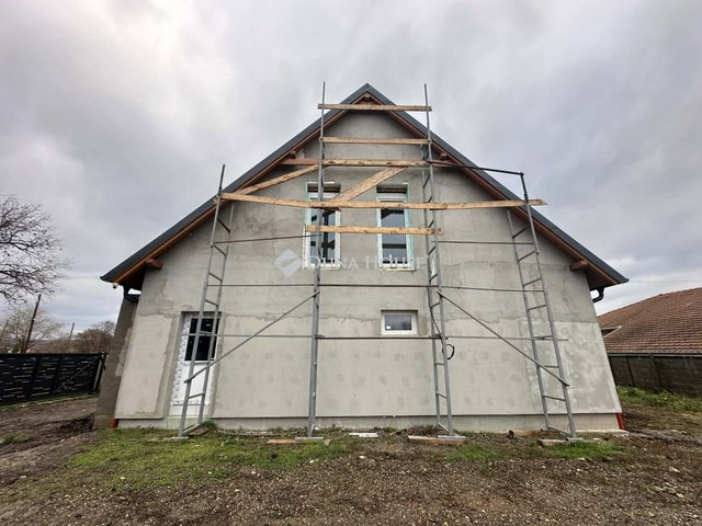 Eladó családi ház, Tárnokon 129.9 M Ft, 4 szobás