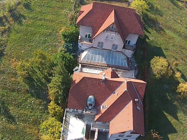 Eladó üzlethelyiség, Pécsett, Bálicsi úton 129 M Ft