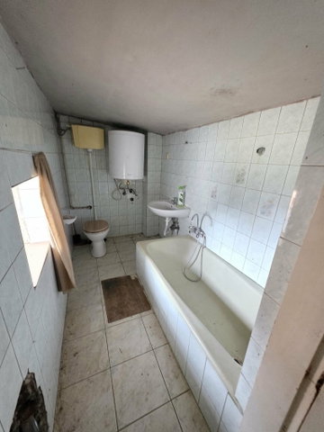 Eladó családi ház, Bakonyán 9.99 M Ft, 2 szobás