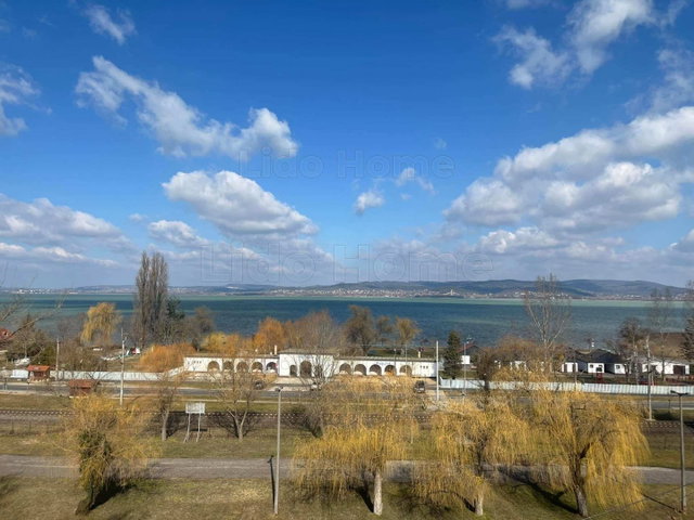 Eladó családi ház, Balatonberényben 159.9 M Ft, 6+2 szobás