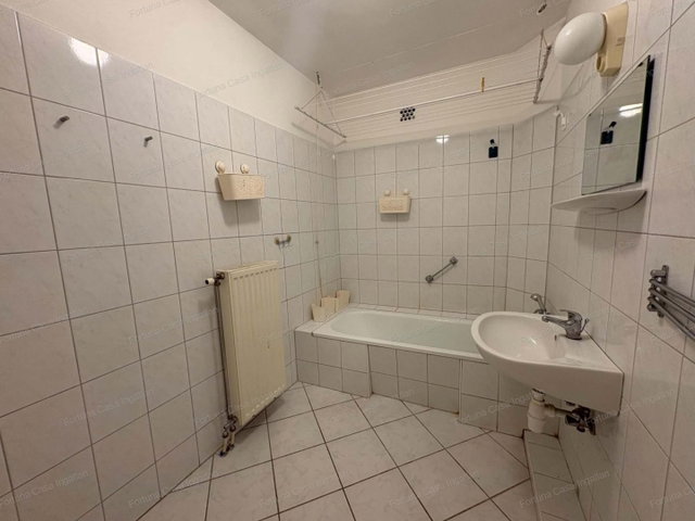 Eladó téglalakás, Kecskeméten 60 M Ft, 3 szobás