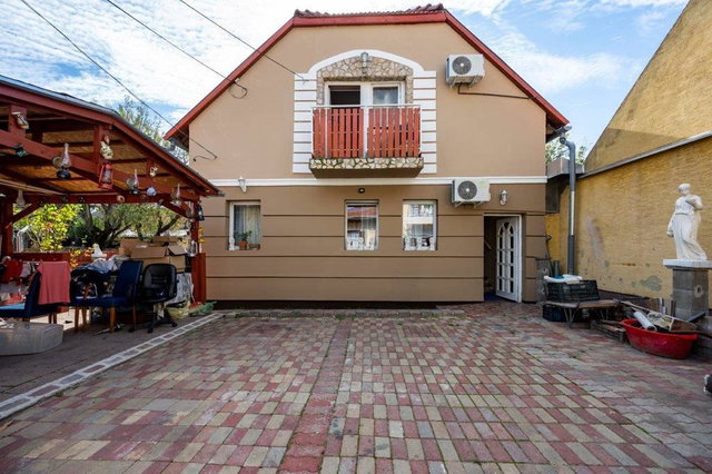 Eladó családi ház, Budaörsön, Szabadság úton 119.9 M Ft