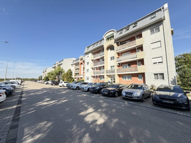 Eladó téglalakás, Székesfehérvárott 57.5 M Ft, 2+1 szobás
