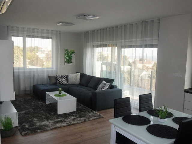 Kiadó téglalakás, albérlet, Pécsett 328 E Ft / hó, 2 szobás