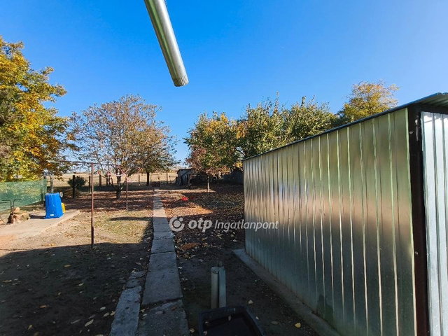 Eladó családi ház, Cegléden 45 M Ft, 1+2 szobás