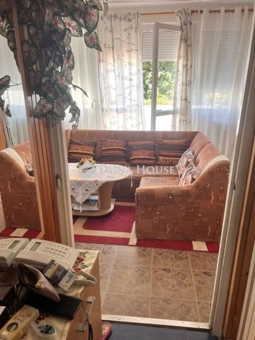 Eladó téglalakás, Zircen 59 M Ft, 4 szobás