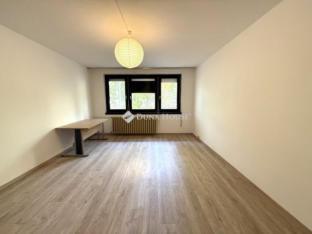 Eladó panellakás, Kecskeméten 59.5 M Ft, 3 szobás