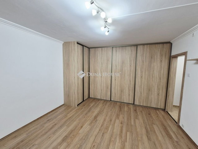 Eladó panellakás, Kecskeméten 39.9 M Ft, 1 szobás