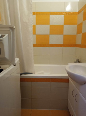 Kiadó panellakás, albérlet, Pécsett 200 E Ft / hó, 3 szobás
