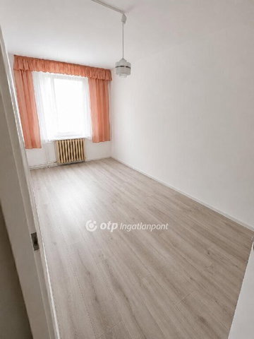 Eladó panellakás, Győrött 46.9 M Ft, 2 szobás