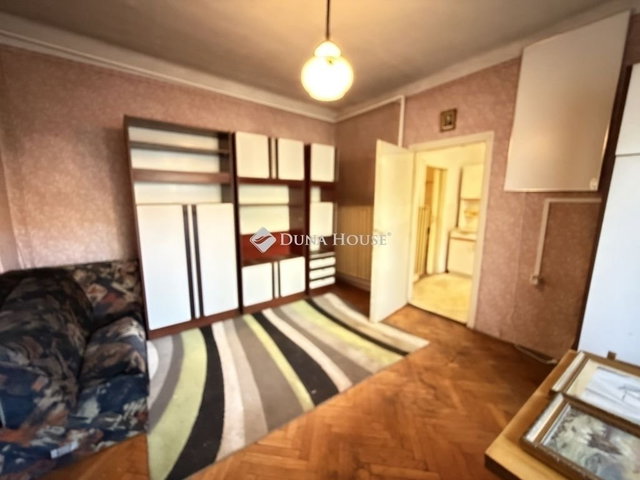 Eladó családi ház, Esztergomban 48 M Ft, 4 szobás