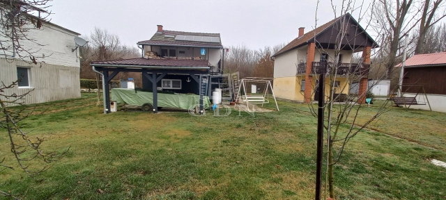 Eladó nyaraló, Érsekcsanádon 27 M Ft, 1+2 szobás