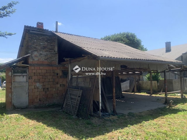 Eladó családi ház, Szekszárdon 31 M Ft, 1 szobás