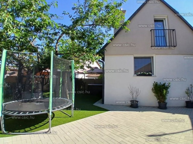 Eladó családi ház, Dorogon 144.9 M Ft, 5 szobás