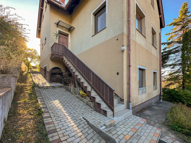 Eladó családi ház, Pécelen, Bem utcában 179.9 M Ft, 7 szobás