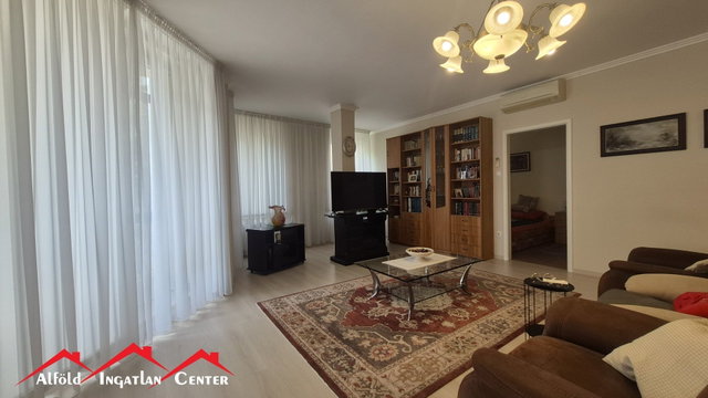 Eladó téglalakás, Békéscsabán 92 M Ft, 3 szobás