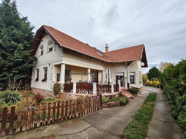 Eladó családi ház, Érden 210 M Ft, 6 szobás
