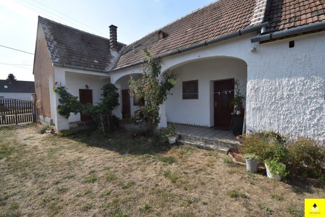 Eladó családi ház, Undon 40 M Ft, 2 szobás