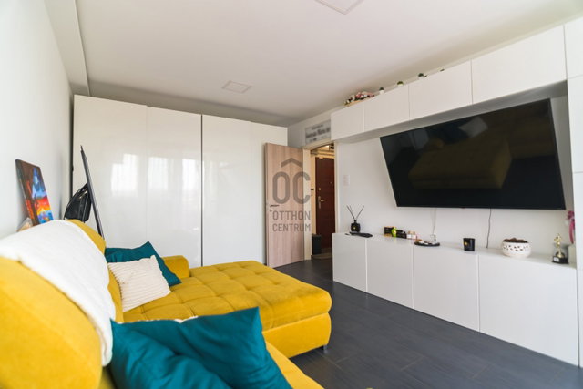 Eladó panellakás, Székesfehérvárott 64 M Ft, 3 szobás