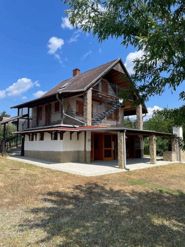 Eladó családi ház, Rezin 69.9 M Ft, 4+2 szobás
