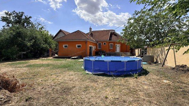 Eladó családi ház, Kiskunlacházán 120 M Ft, 3+1 szobás