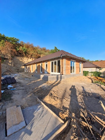 Eladó ikerház, Mendén 83.3 M Ft, 3 szobás / költözzbe.hu