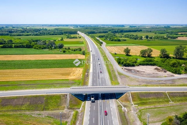 Eladó ipari ingatlan, Kesztölcön 33.3 M Ft / költözzbe.hu