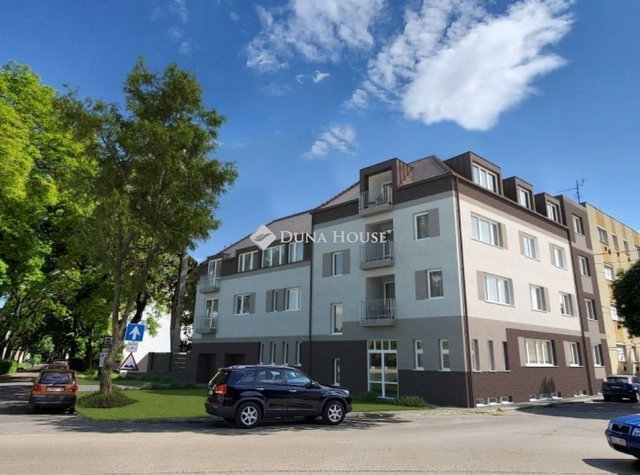 Eladó téglalakás, Kecskeméten 80 M Ft, 2 szobás