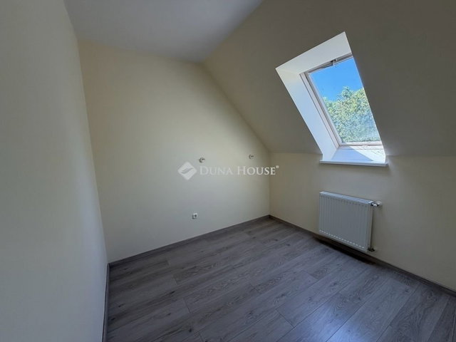 Eladó téglalakás, Pécsett 89 M Ft, 5 szobás