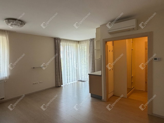 Eladó téglalakás, Győrött 0.16 M Ft, 1 szobás