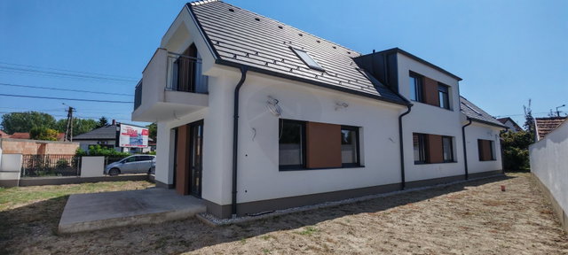 Eladó ikerház, Győrött 110 M Ft, 5 szobás