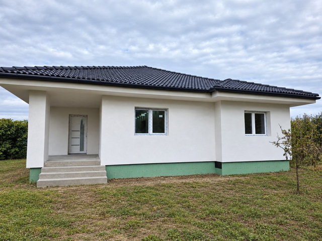 Eladó családi ház, Pusztaszabolcson 116.6 M Ft, 4 szobás