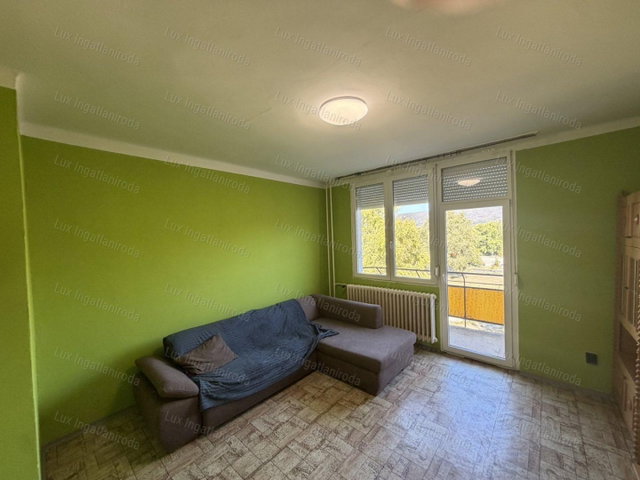 Eladó téglalakás, Tatabányán 34.5 M Ft, 2 szobás