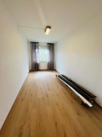 Eladó panellakás, Tatabányán 43.9 M Ft, 3 szobás