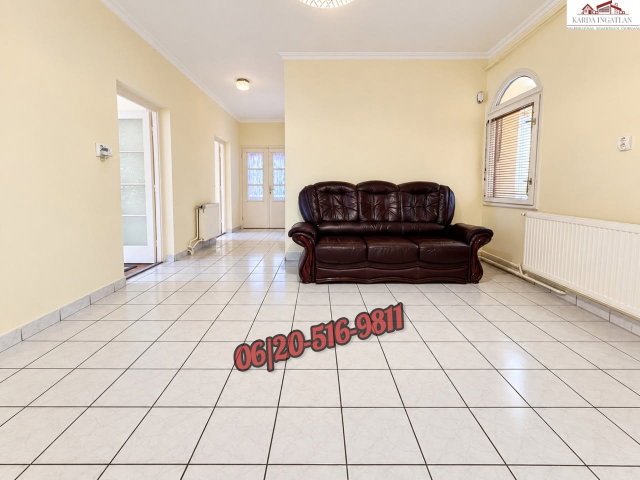 Eladó családi ház, Dunaújvárosban 79.99 M Ft, 3 szobás