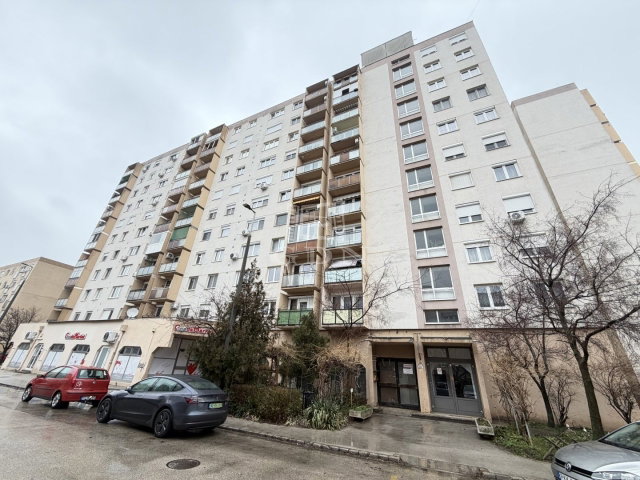 Eladó panellakás, Székesfehérvárott 55 M Ft, 1+2 szobás
