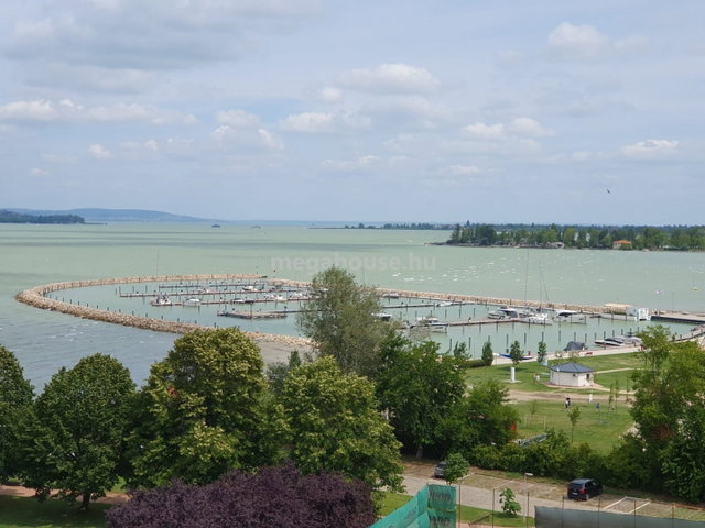 Eladó téglalakás, Balatonföldváron 38.9 M Ft, 1 szobás