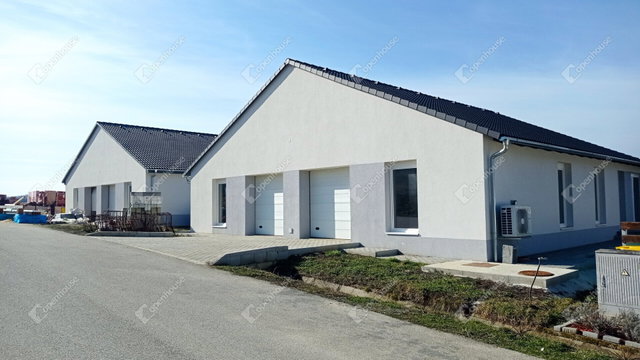Eladó ikerház, Teskándon 75 M Ft, 4 szobás