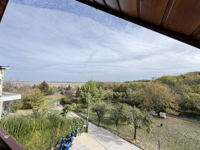 Eladó nyaraló, Győrújbaráton 74.9 M Ft, 2 szobás