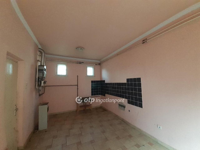 Eladó családi ház, Tiszalökön 15 M Ft, 3 szobás