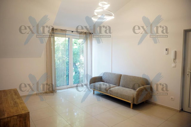 Kiadó téglalakás, albérlet, Szegeden 300 E Ft / hó, 2 szobás